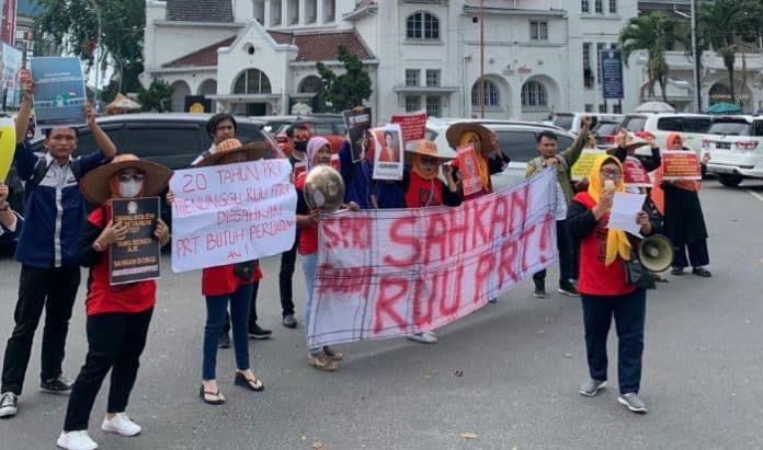 peringati_hari_perempuan_sedunia_sprt_sumut_desak_ruu_pprt_disahkan