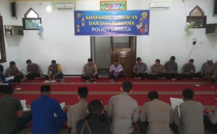 perkuat_pembinaan_rohani_polres_sibolga_gelar_khataman_alquran_dan_doa_bersama