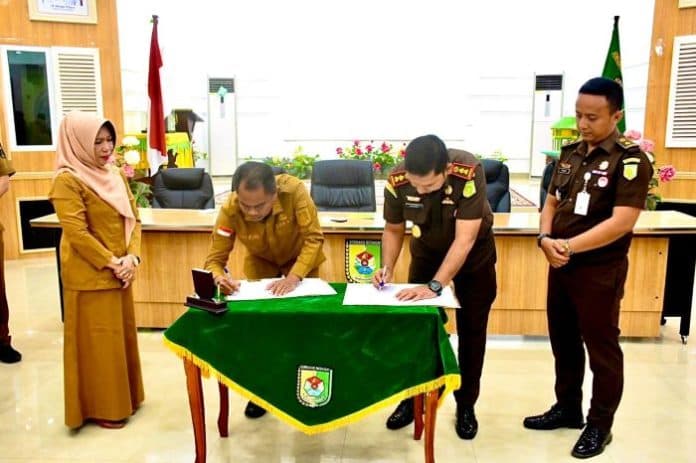 perkuat_sinergi_pemkab_kejari_sergai_tandatangani_kesepakatan_di_bidang_hukum