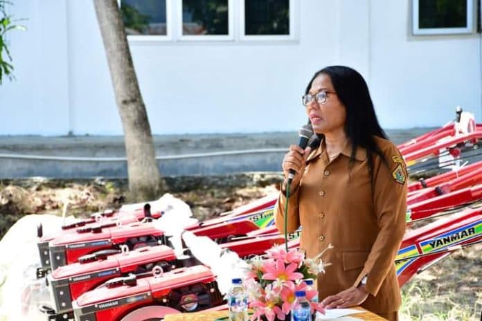 perluas_areal_tanaman_padi_pemkab_samosir_salurkan_alsintan_pada_15_kelompok_tani