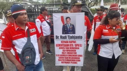 perpanjangan_hgu_pt_bridgestone_tak_disetujui_lira_kembali_unras_ke_dprd_simalungun