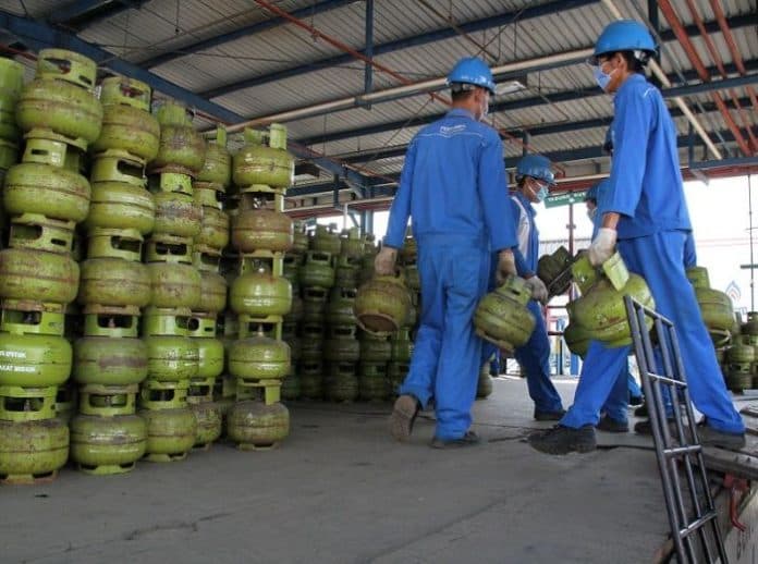 pertamina_patra_niaga_ingatkan_agen_jual_lpg_3kg_di_atas_het_kena_sanksi