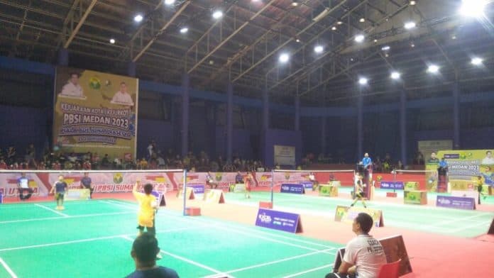 pertandingkan_atlet_muda_kejurkot_pbsi_medan_cari_bibit_pon_2028