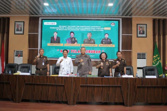 perubahan_pelayanan_kejatisu_diapresiasi_tim_verifikasi_lapangan_pembangunan_zi_wbk