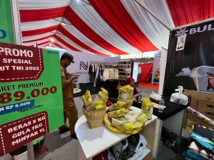 perum_bulog_sumut_gandeng_tni_gelar_pasar_murah