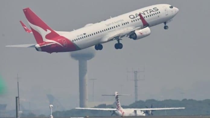 pesawat_qantas_mendarat_darurat_setelah_terjun_bebas_6000_meter