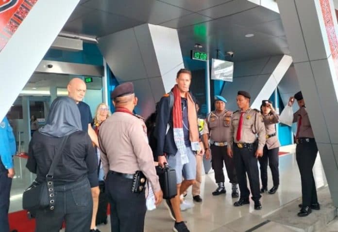 peserta_aquabike_jetski_world_championship_2023_mulai_tiba_di_bandara_silangit