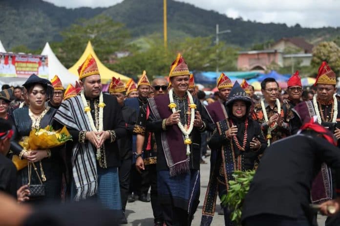pesta_budaya_oang_oang_ditutup_bupati_pakpak_bharat_titip_pesan_ini