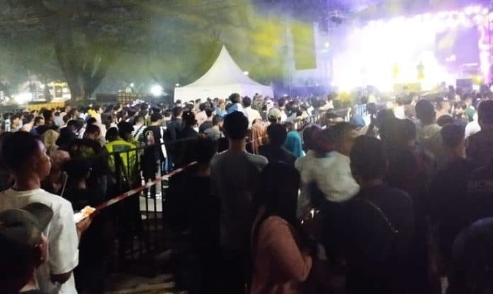 pesta_kembang_api_meriahkan_malam_tahun_baru_2023_di_medan