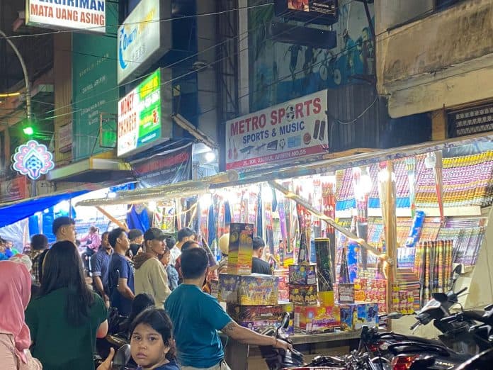 petasan_ramai_diminati_penjual_bisa_raup_jutaan_rupiah_dalam_tiga_jam