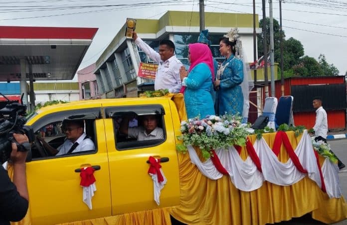 piala_adipura_disambut_ribuan_warga_kota_lubuk_pakam