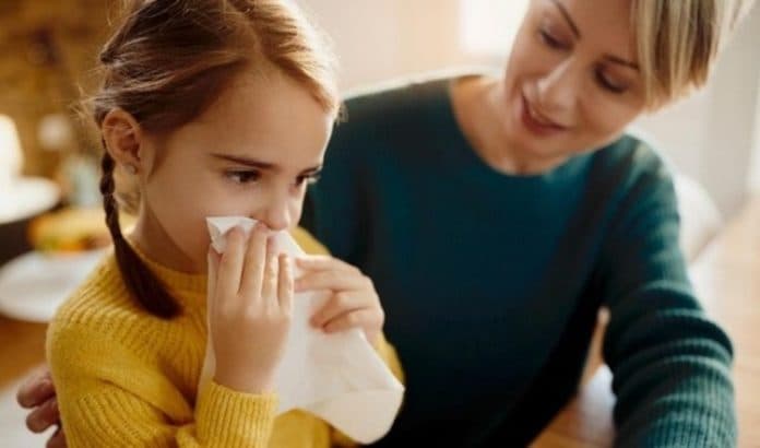 pilek_amankan_sedot_hidung_anak_secara_manual
