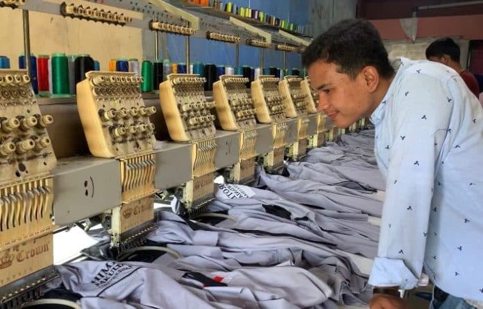 pilkada_serentak_bawa_berkah_bagi_usaha_konveksi