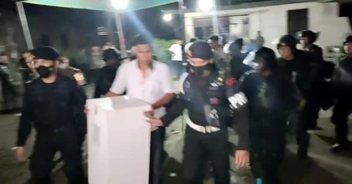 pilkades_sei_paham_asahan_ricuh_brimob_diturunkan_kawal_kotak_suara