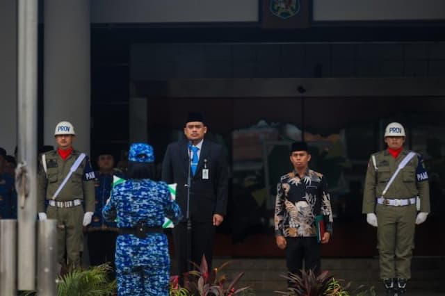 pimpin_upacara_hbn_ke_76_bobby_nasution_bela_negara_kewajiban_kita_semua