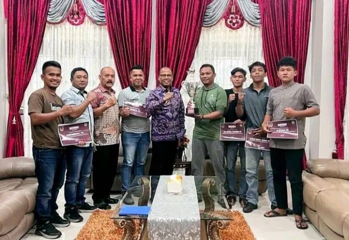 pj_bupati_tapteng_bangga_persibnal_fc_juara_ii_kejurda_utamasia_u_14