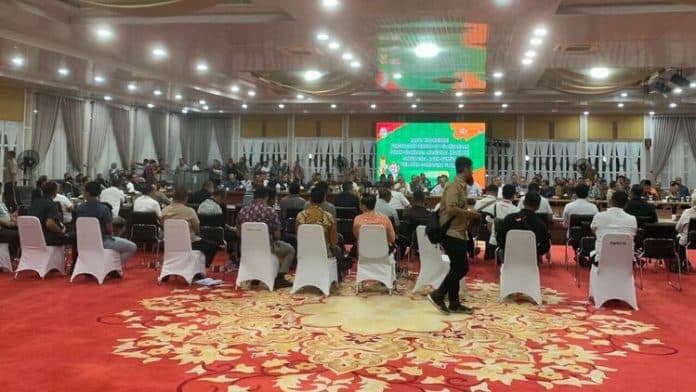 pj_gubernur_agus_fatoni_adakan_rapat_percepatan_persiapan_pon_2024