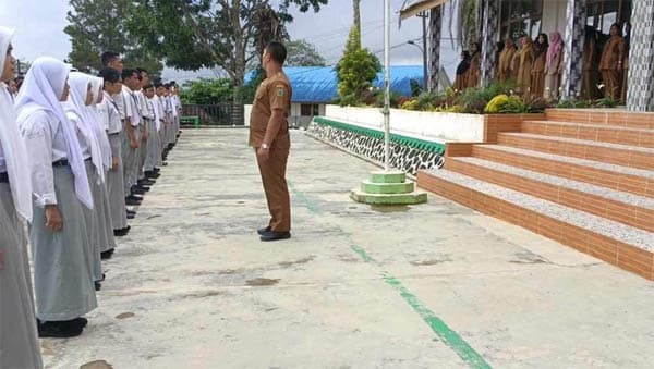 pj_gubernur_apresiasi_pegawai_cabdisdik_xi_yang_hadir_di_hari_pertama_pasca_libur_lebaran