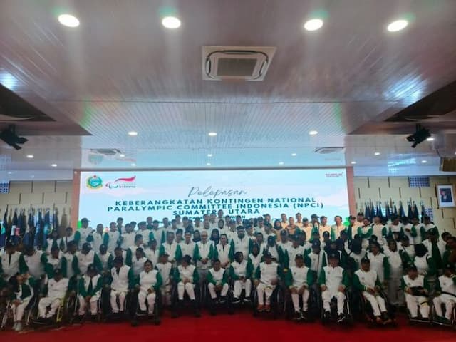 pj_gubsu_lepas_kontingen_sumut_ke_peparnas_xvii_solo_jawa_tengah