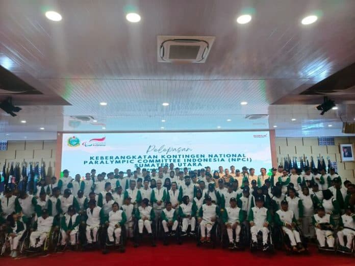 pj_gubsu_lepas_kontingen_sumut_ke_peparnas_xvii_solo_jawa_tengah