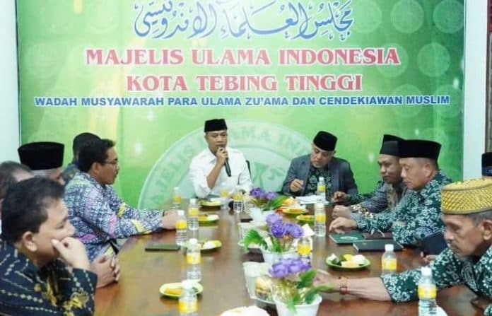 pj_wali_kota_tebing_tinggi_minta_mui_menegur_jika_ada_kebijakan_yang_salah