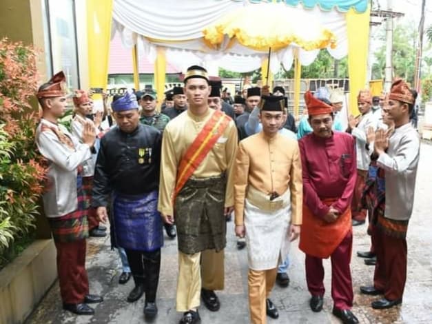 pj_wali_kota_tebing_tinggi_terima_gelar_datuk_wira_mangku_setia
