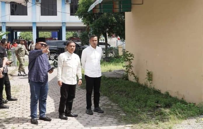 pj_wali_kota_tinjau_bangunan_pengganti_kantor_kpu_tebing_tinggi