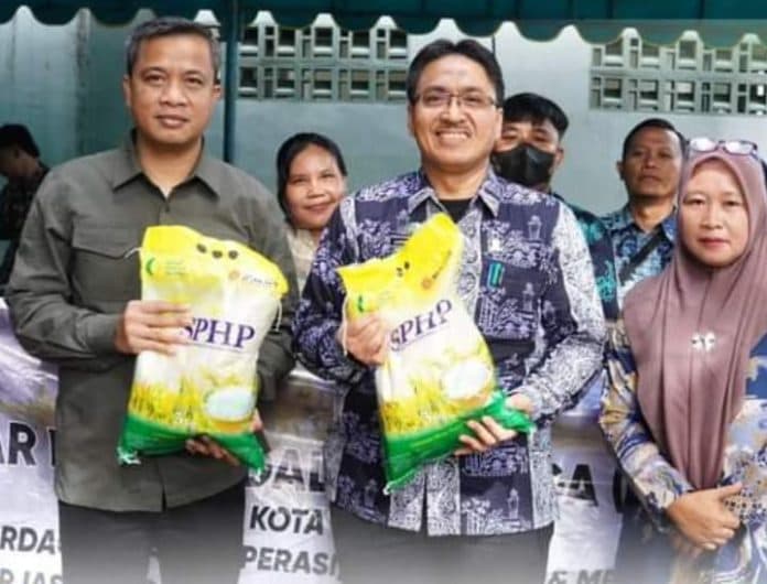pj_wali_kota_tinjau_pasar_pengendalian_harga_di_lapangan_sri_mersing_tebing_tinggi