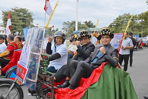 pj_walikota_sidimpuan_pakai_baju_adat_angkola_hadiri_musrenbang_rkpd