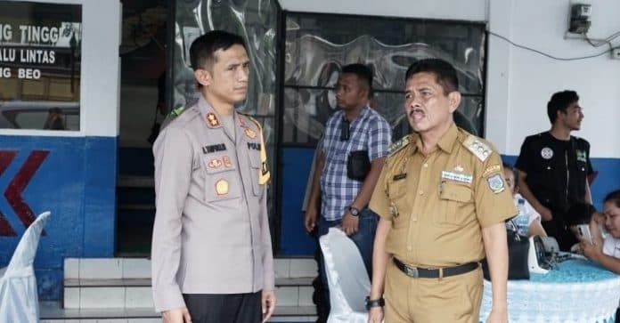 pjwali_kota_tebing_tinggi_didampingi_kapolres_tinjau_sejumlah_pos_pengamanan_jelang_lebaran
