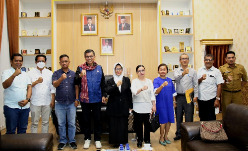 plt_wali_kota_siantar_terima_kunjungan_anggota_dpr_ri_hinca_panjaitan