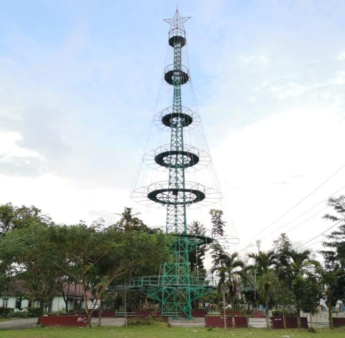 pohon_natal_tertinggi_di_siantar_belum_menyala_ini_kata_plt_kadis_prkp_siantar