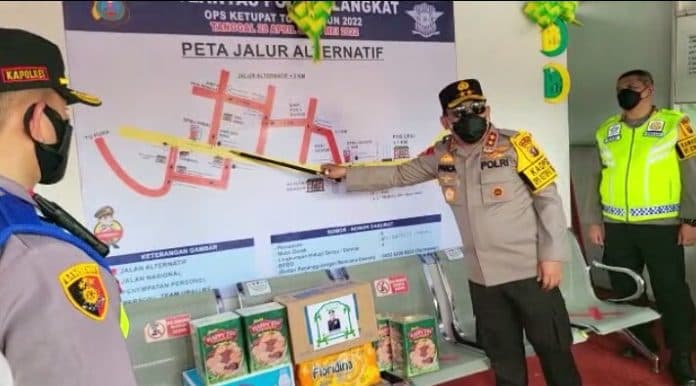 polda_sumut_berlakukan_one_way_di_jalan_lintas_medan_aceh