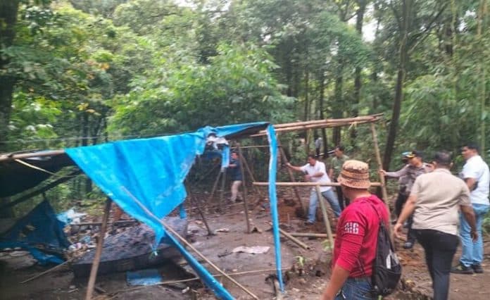polda_sumut_bersihkan_gubuk_judi_dan_narkoba_di_sepanjang_jalan_medan_berastagi