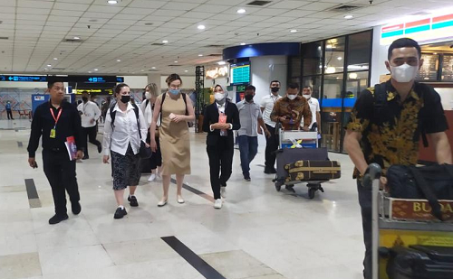 polda_sumut_kawal_kedatangan_delegasi_negara_asing_di_bandara_kualanamu