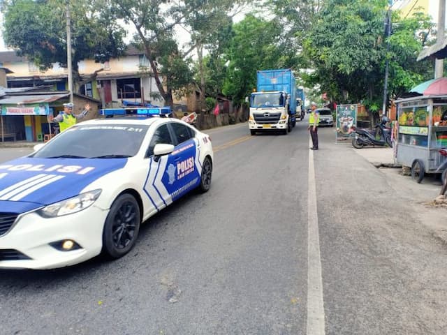 polda_sumut_kawal_kepulangan_logistik_peserta_f1_powerboat