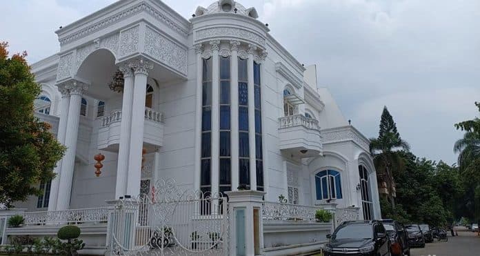 polda_sumut_terbitkan_dpo_bos_judi_online_cemara_asri