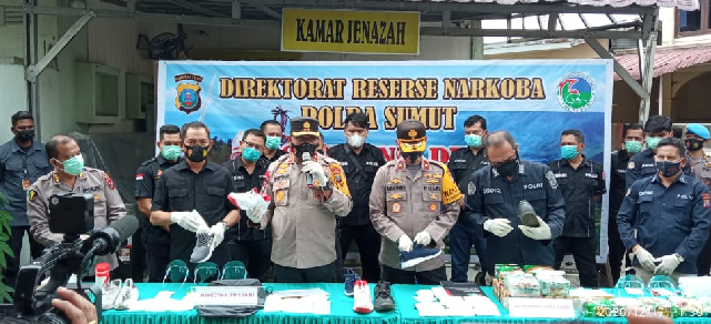 poldasu_ungkap_sindikat_narkoba_modus_simpan_dalam_sepatu