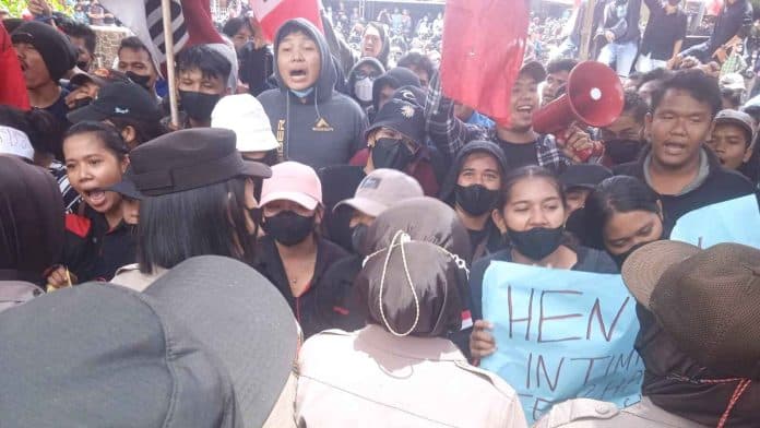 polemik_parkir_berbayar_di_unpri_mahasiswa_minta_pendampingan_hukum_ke_lbh_medan_dan_kontras