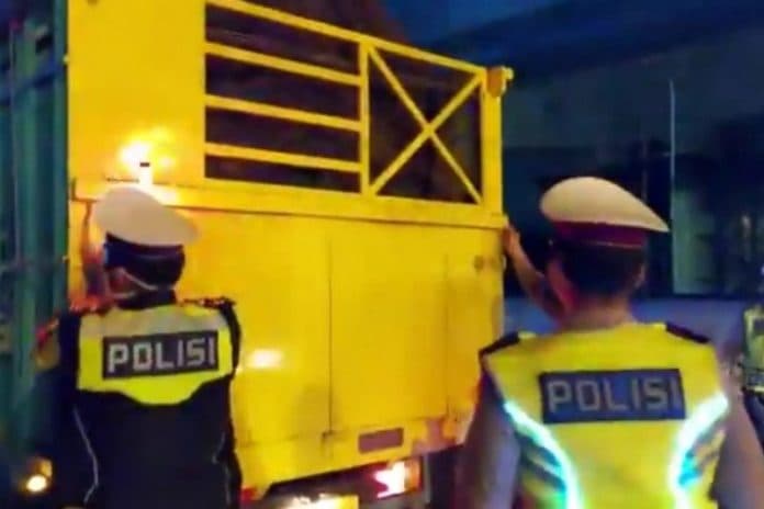 polisi_antisipasi_penyeludupan_penumpang_di_bagasi_kendaraan
