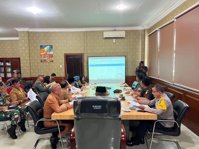 polisi_dan_satpol_pp_razia_tempat_hiburan_malam_selama_ramadhan