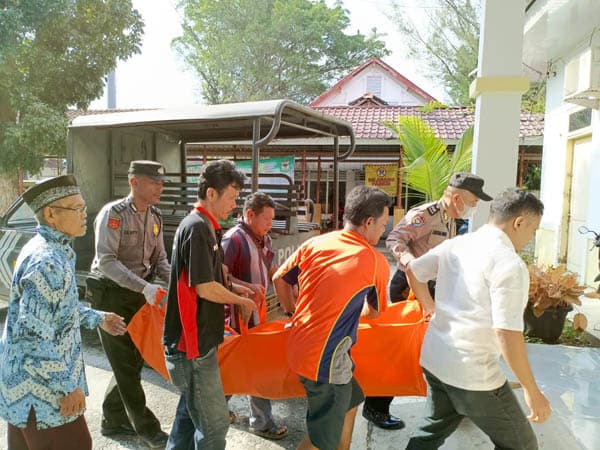 polisi_duga_pemuda_simalungun_gantung_diri_di_siantar_akibat_depresi