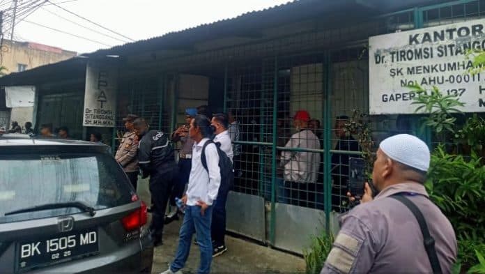polisi_gelar_rekonstruksi_dugaan_pembunuhan_yang_dilakukan_oknum_dosen_terhadap_suaminya