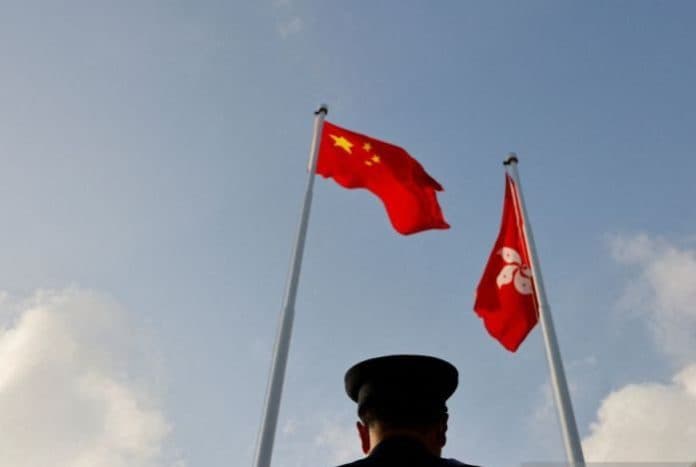 polisi_hong_kong_tinggalkan_baris_berbaris_ala_inggris