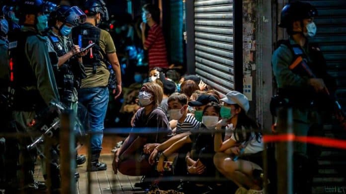 polisi_hongkong_menahan_lebih_dari_200_orang_yang_kembali_berdemonstrasi