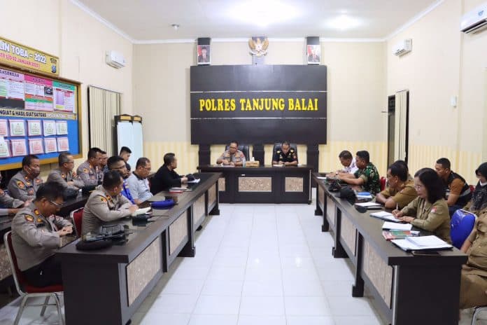 polisi_kasih_solusi_penjualan_pakaian_bekas_di_pasar_tpo_tanjungbalai_diperbolehkan