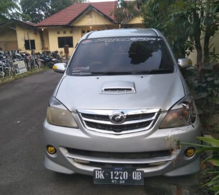 polisi_minta_4_pria_pengendara_mobil_avanza_yang_curi_2_hp_di_siantar_serahkan_diri