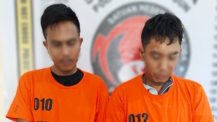 polisi_tangkap_dua_tersangka_dalam_operasi_gerebek_kampung_narkoba
