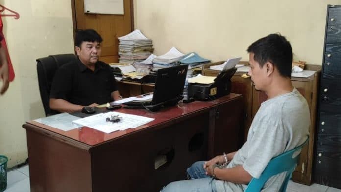 polisi_tangkap_pelaku_pembobolan_toko_tetangga_demi_bisa_main_judi