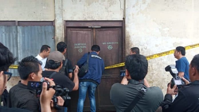 polisi_tetapkan_4_tersangka_kasus_gudang_penampungan_bbm_solar_subsidi_di_medan